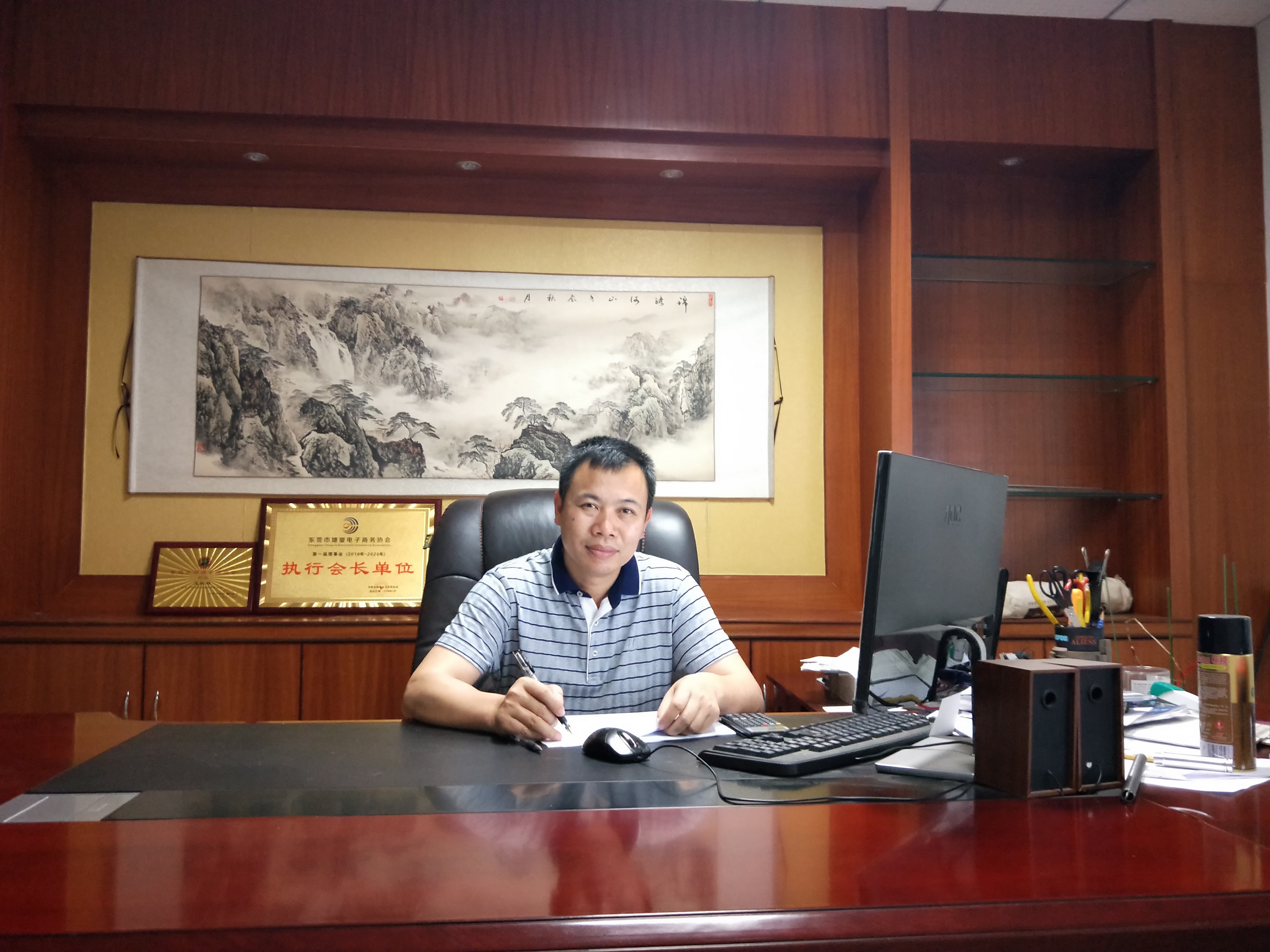 荣誉会长：龙桂林