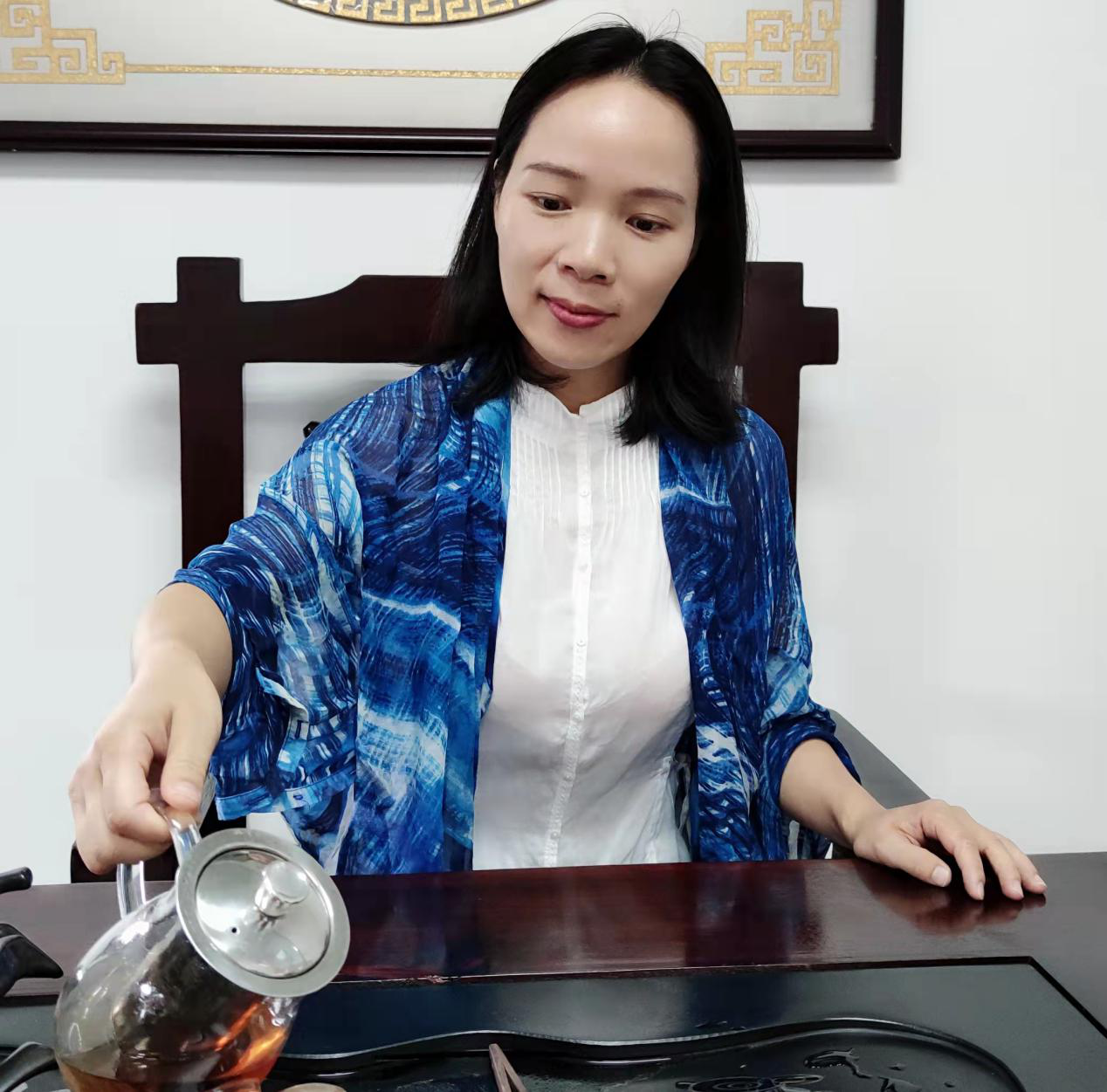 会员：贺钱姣