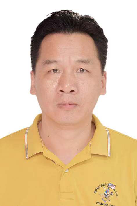 会员：何小雄